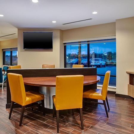 Towneplace Suites By Marriott Detroit Belleville Bagian luar foto