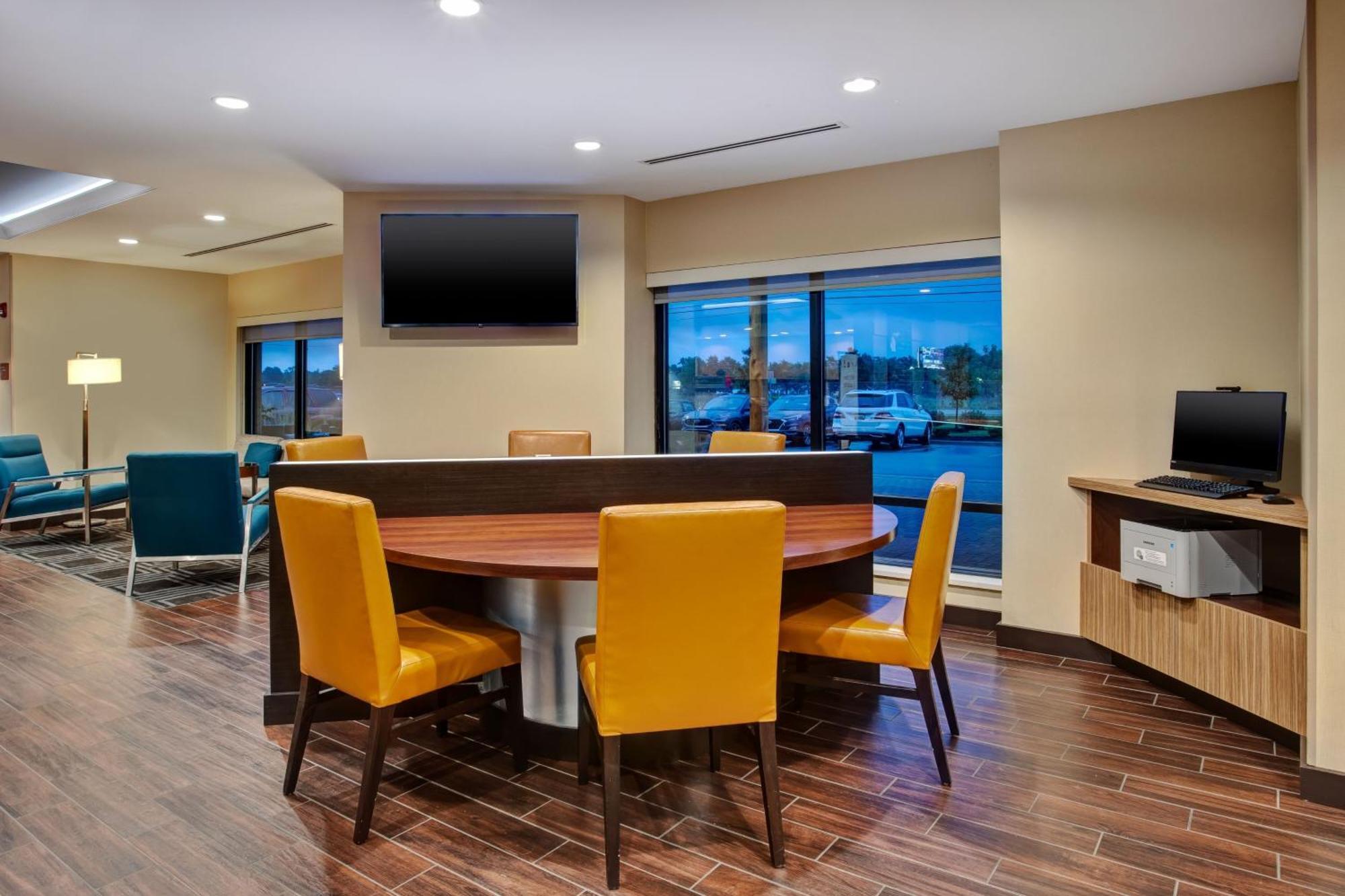 Towneplace Suites By Marriott Detroit Belleville Bagian luar foto