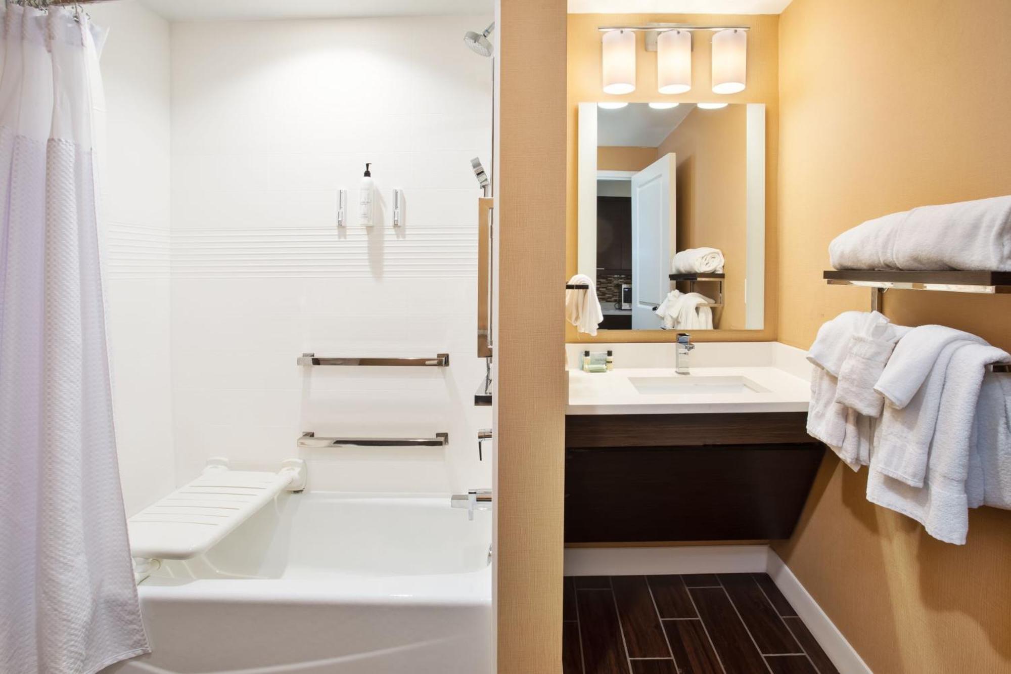 Towneplace Suites By Marriott Detroit Belleville Bagian luar foto