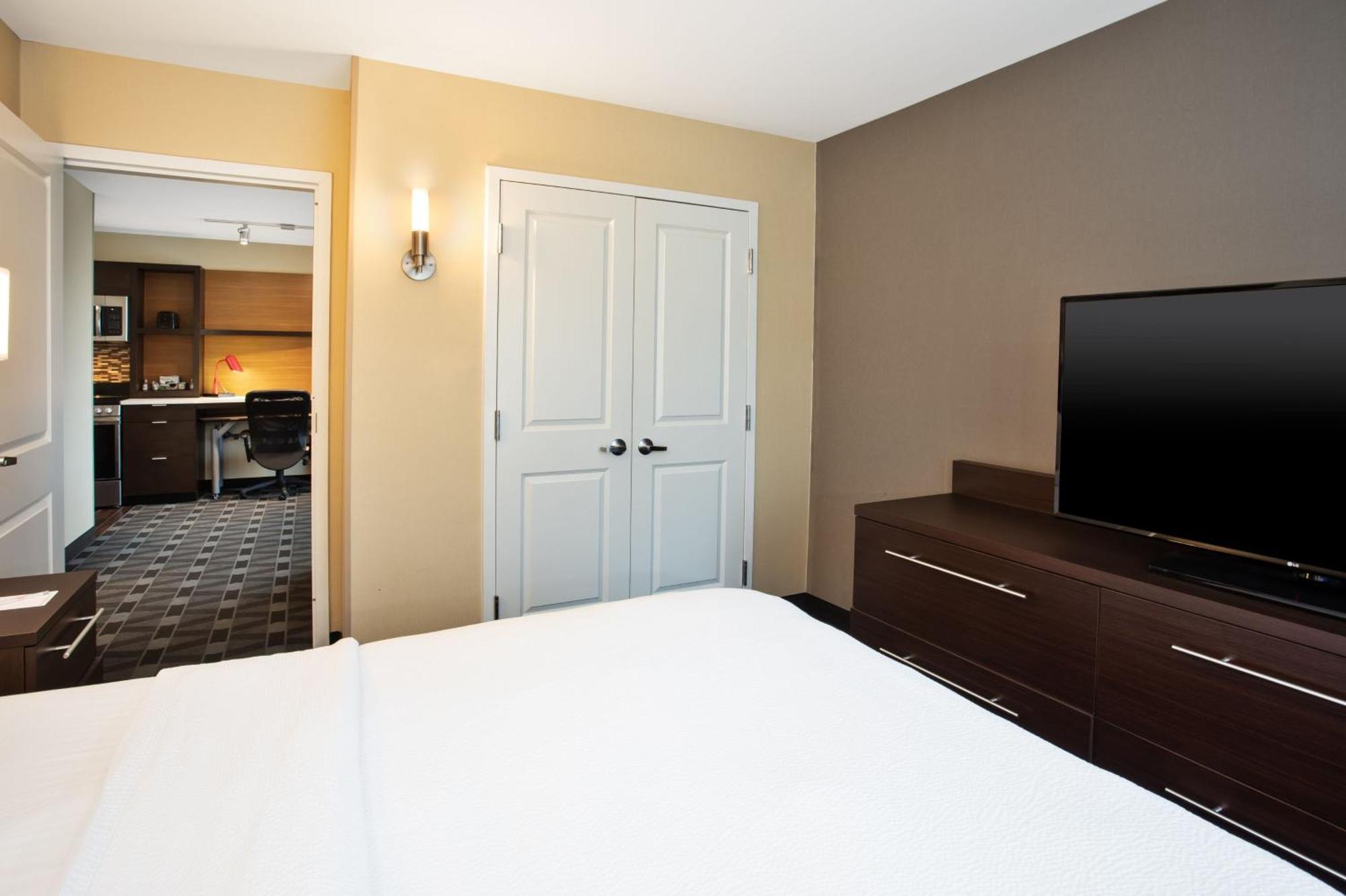 Towneplace Suites By Marriott Detroit Belleville Bagian luar foto