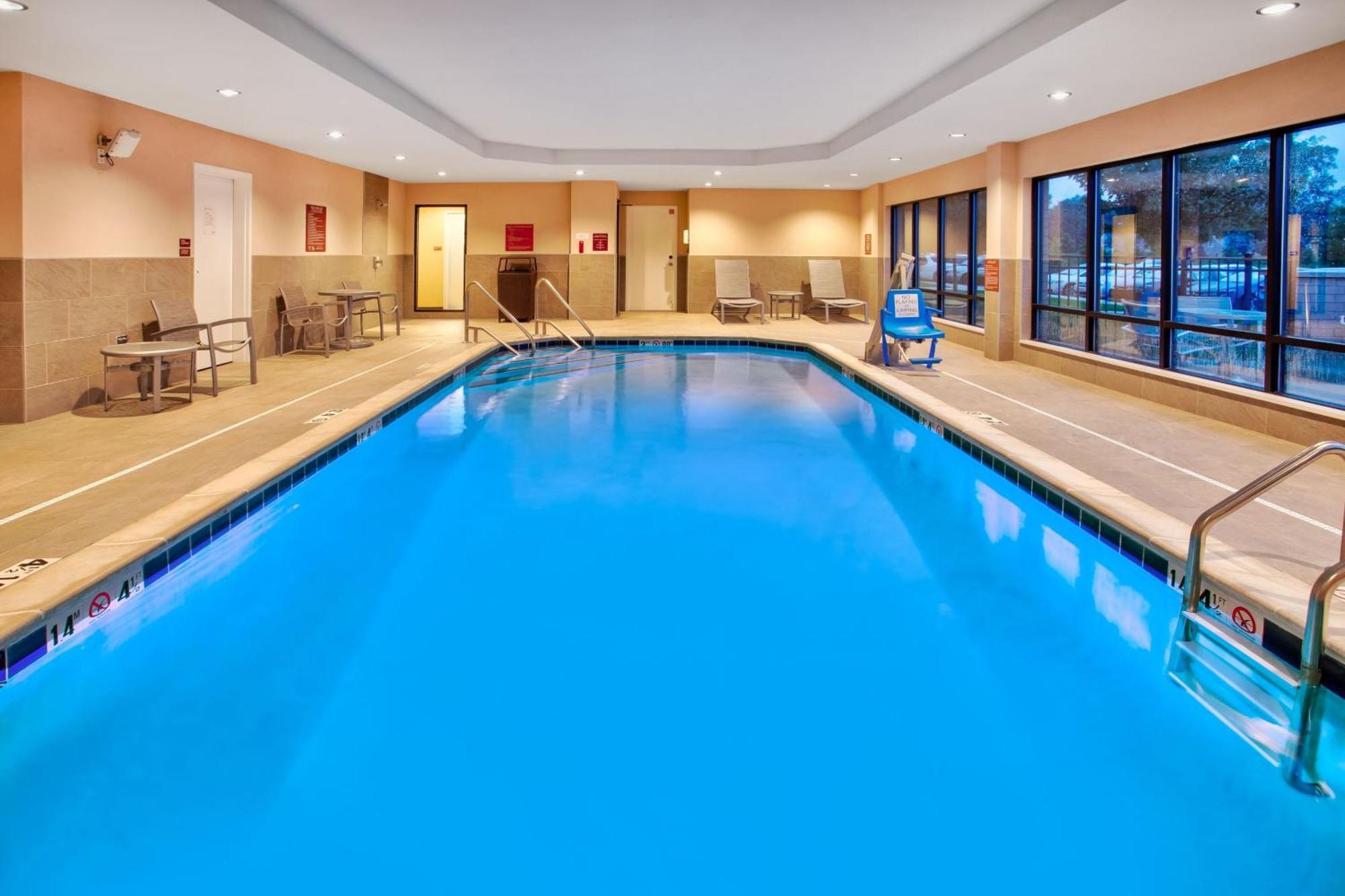 Towneplace Suites By Marriott Detroit Belleville Bagian luar foto
