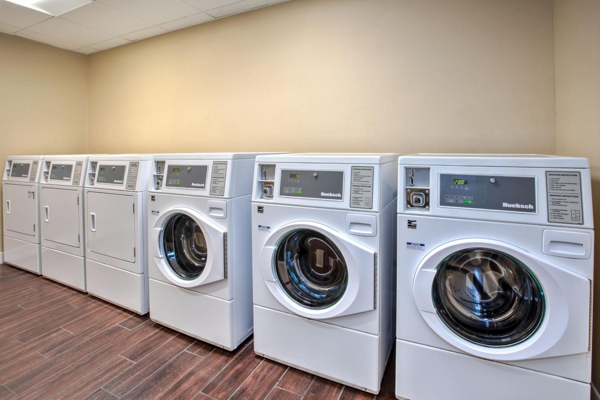 Towneplace Suites By Marriott Detroit Belleville Bagian luar foto
