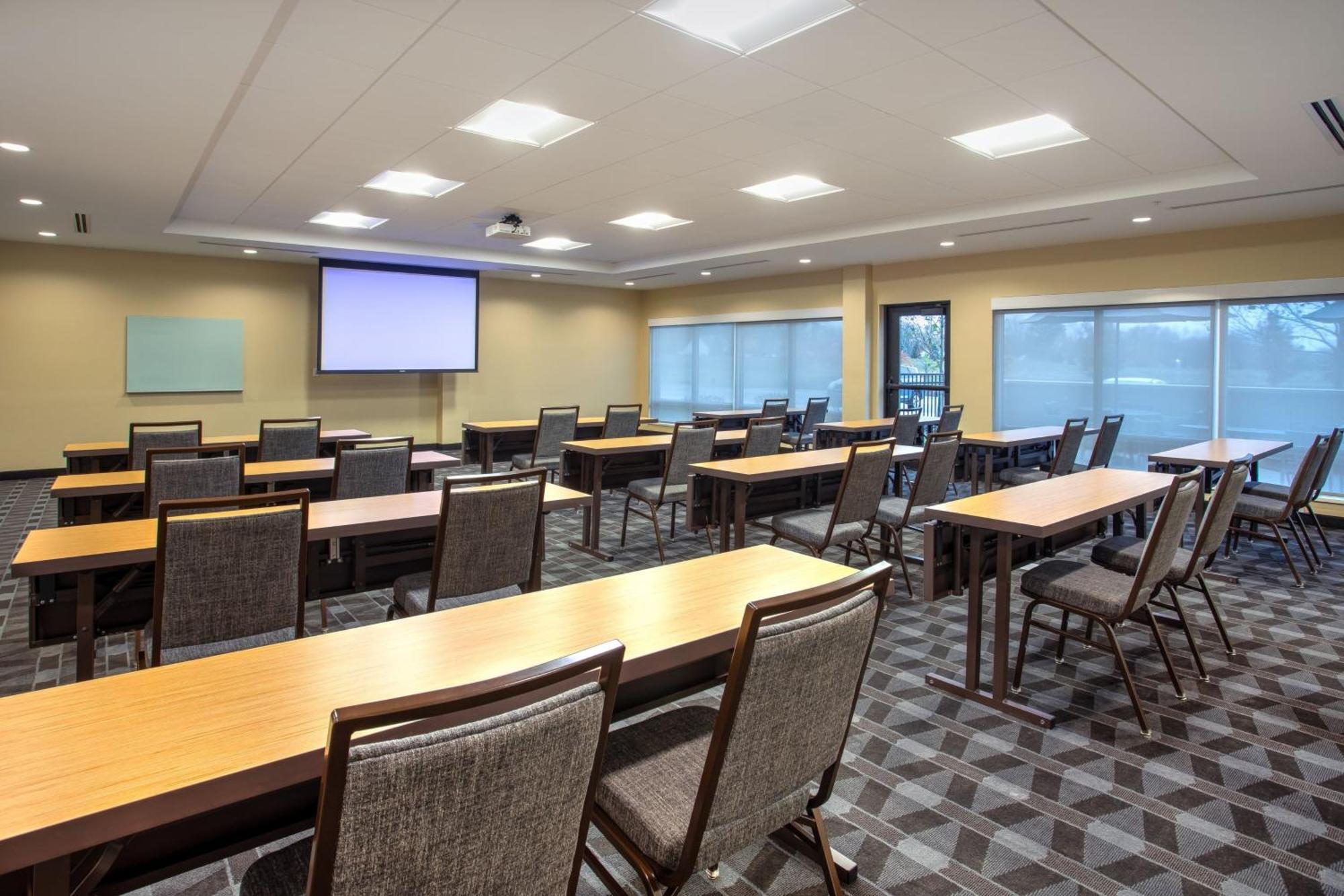 Towneplace Suites By Marriott Detroit Belleville Bagian luar foto