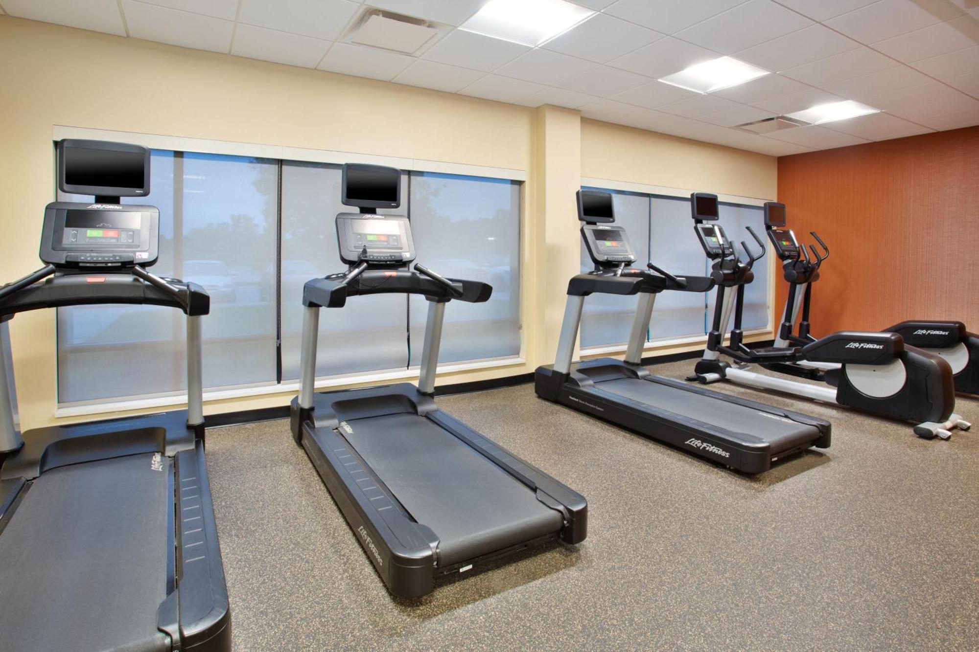 Towneplace Suites By Marriott Detroit Belleville Bagian luar foto
