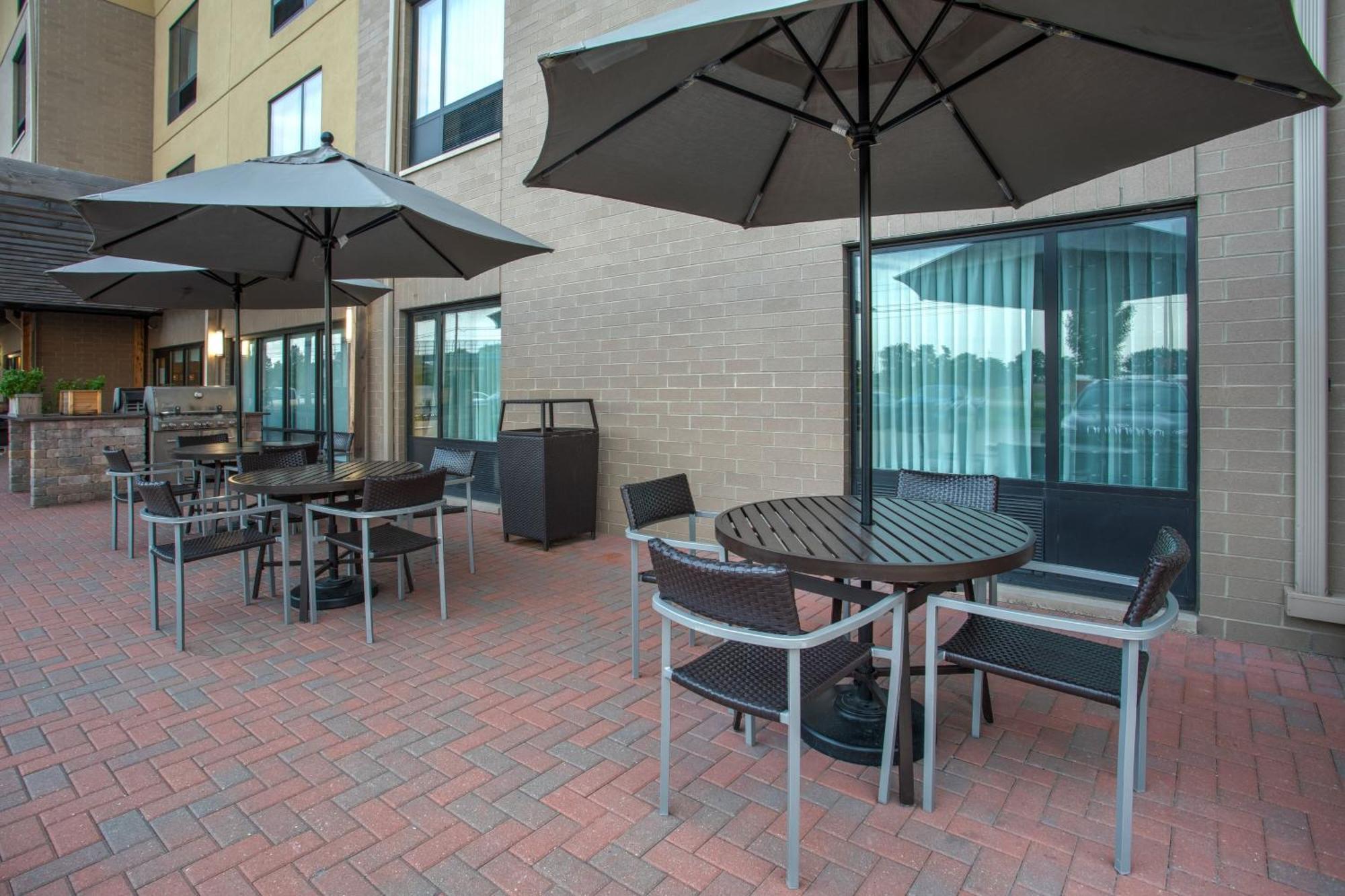 Towneplace Suites By Marriott Detroit Belleville Bagian luar foto